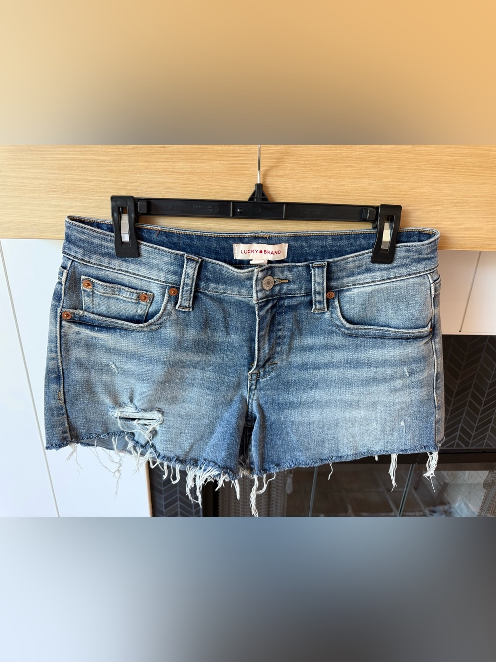 Lucky Brand The Cut Off Distressed Denim Shorts Raw Hem Size 8/29